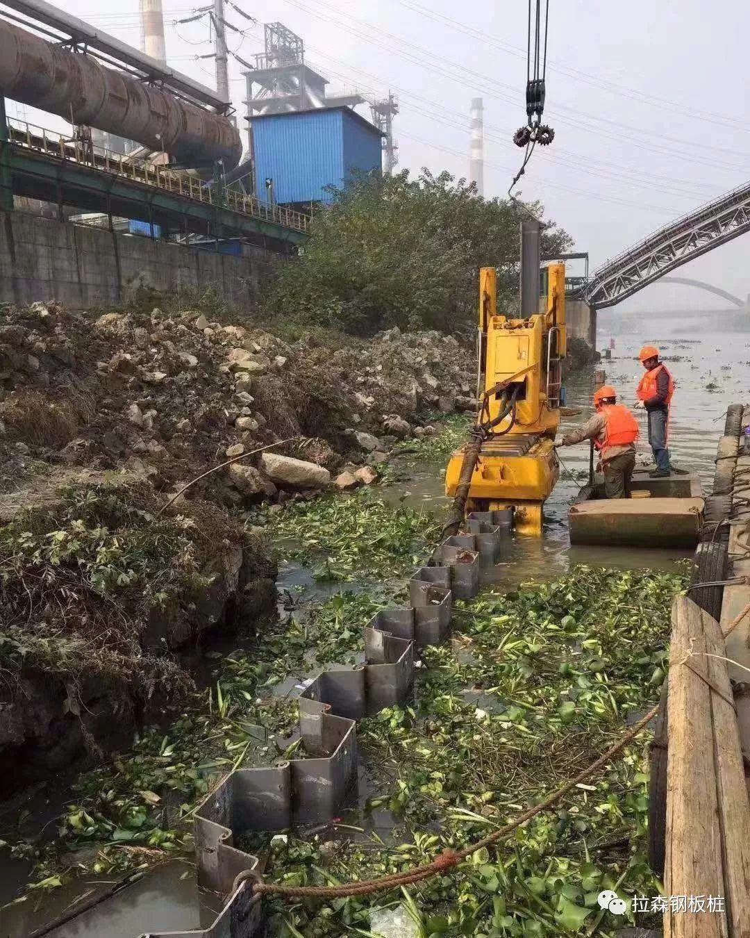 静压植桩工法首次助力跨线管道桥下护岸施工