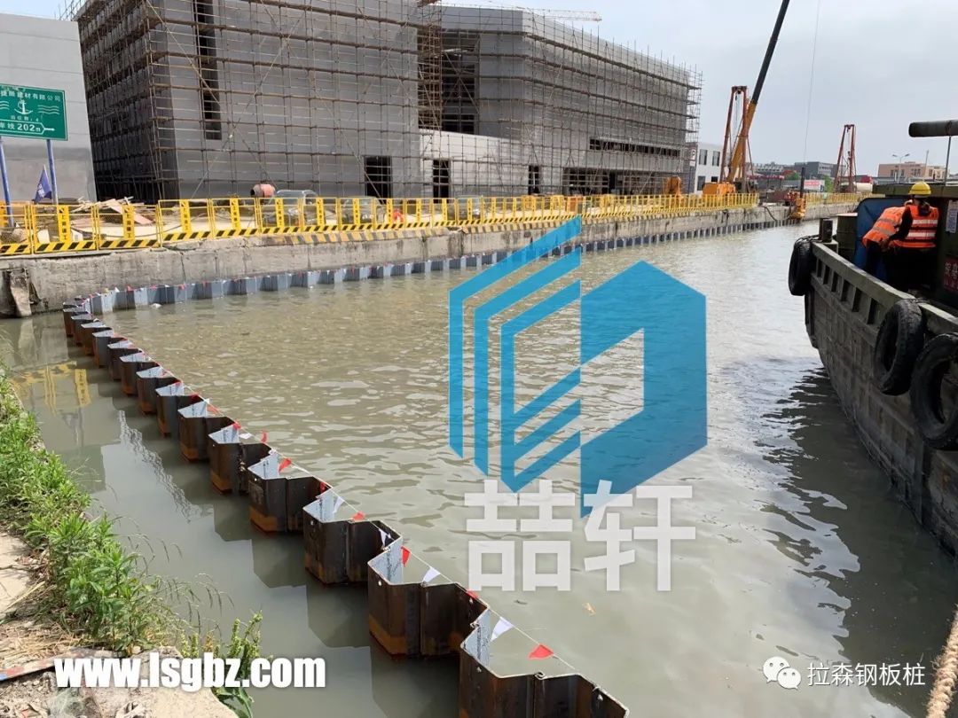 静压植桩机在城区复杂河道岸段紧邻建筑物护岸钢板桩桩基施工技术